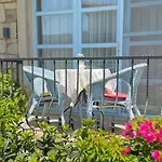 Dort Mevsim Alaçatı
