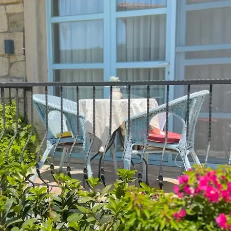 Dort Mevsim Alacati