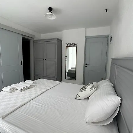 Dort Mevsim Gasthuis Alaçatı